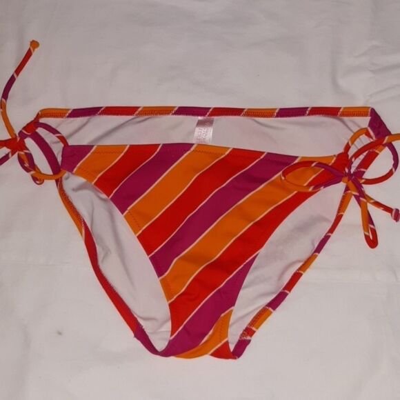 Sexy Cute Bandeau Victoria's Secret String Bikini - Picture 5 of 8
